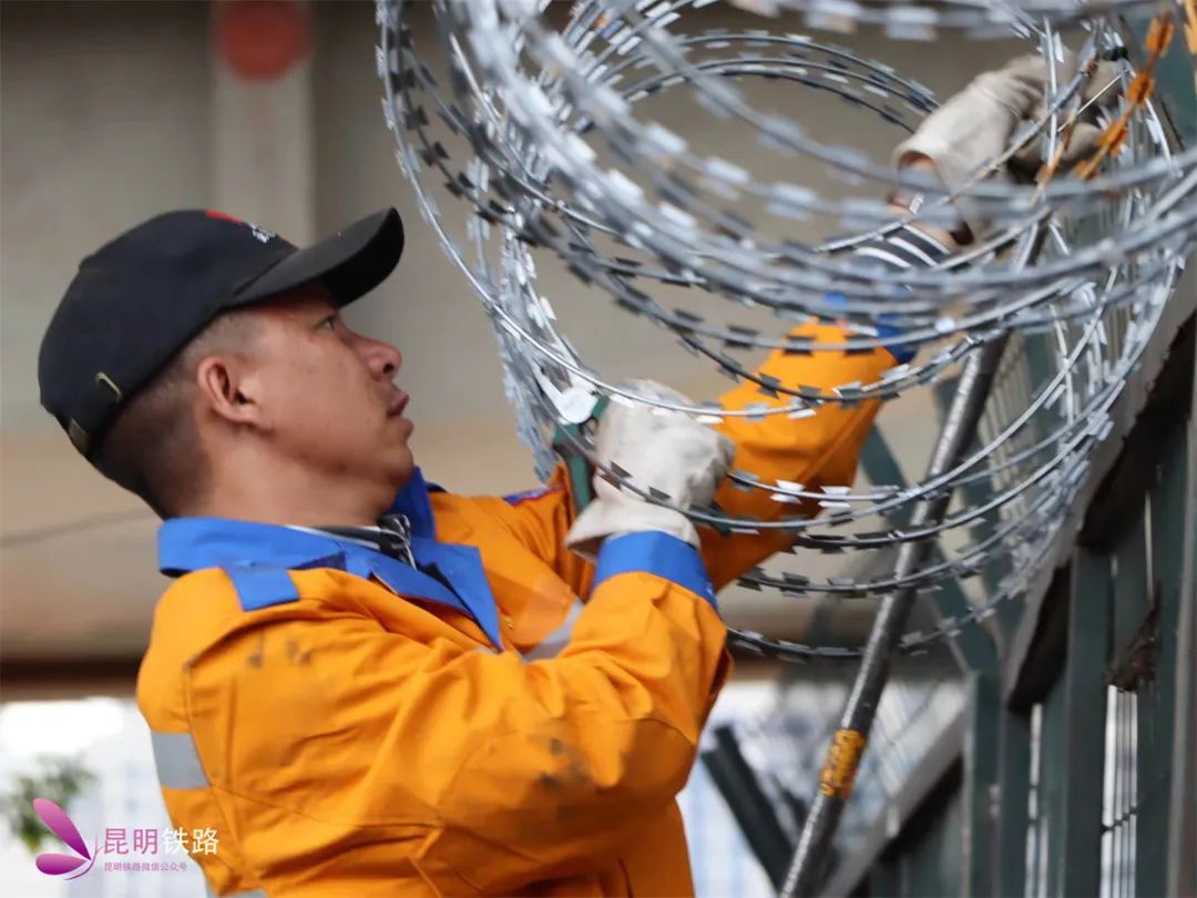 守护列车安全检修人,守护铁路安全