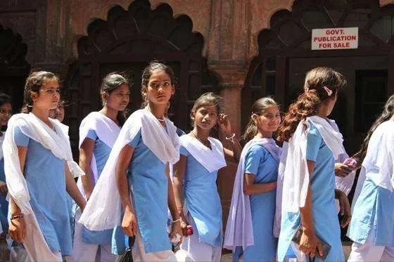 中国校服世界各国的校服,世界各国校服大比拼老挝校服