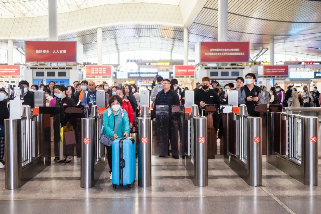 长沙到香港西九龙高铁有几站,长沙高铁到香港西九龙如何过关