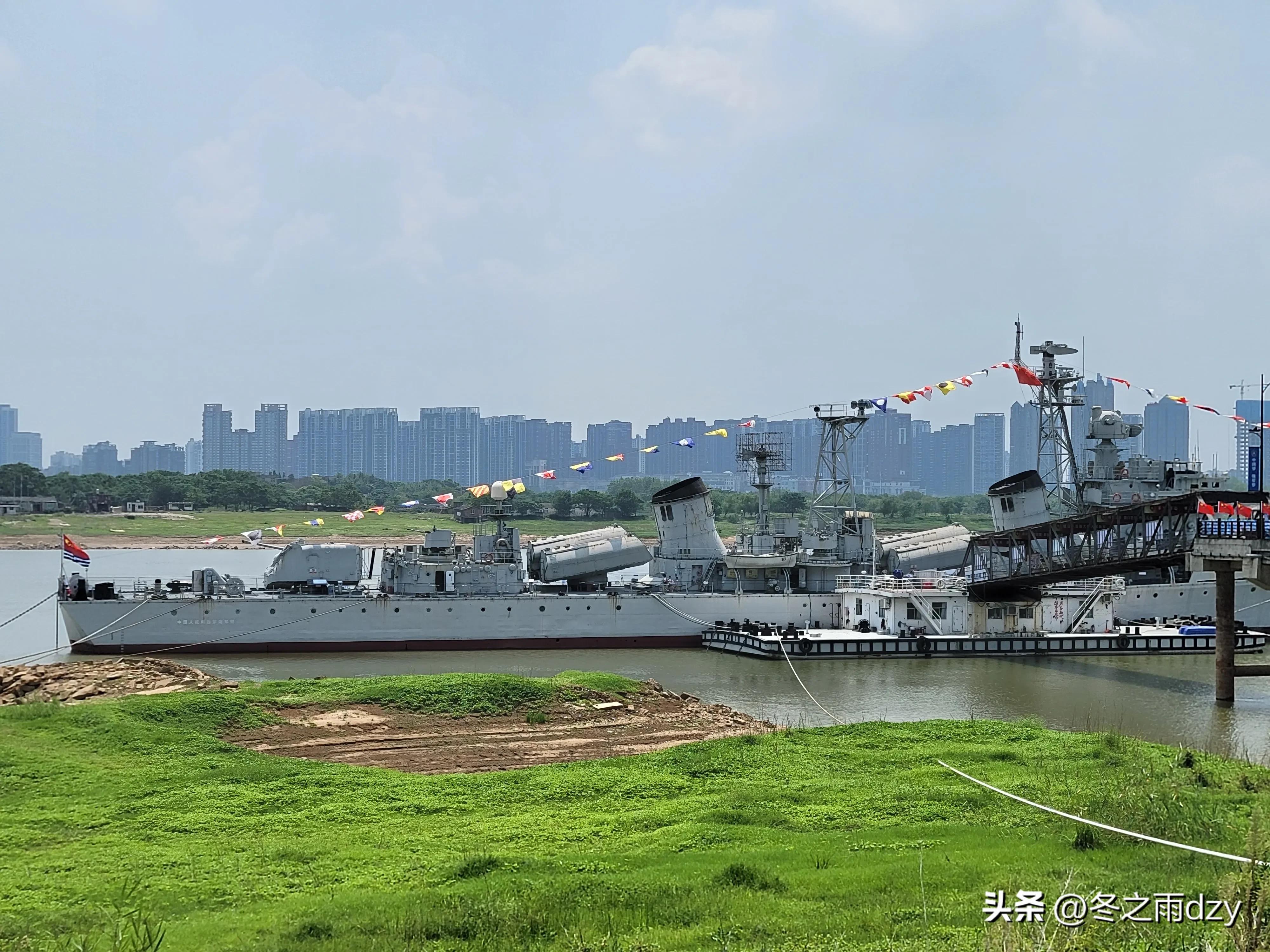 南昌舰主题园凤凰洲湿地公园,凤凰洲建军广场