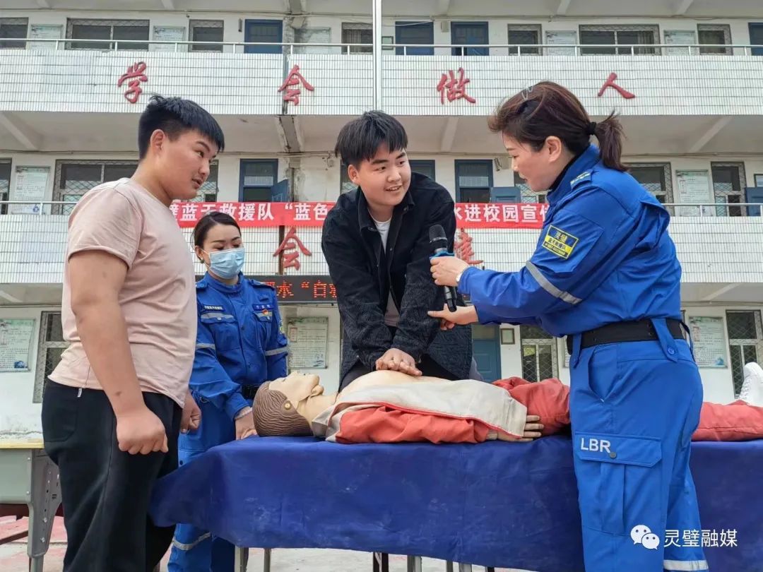 灵璧蓝天救援队发的信息,蓝天救援队到中学讲解防溺水简报