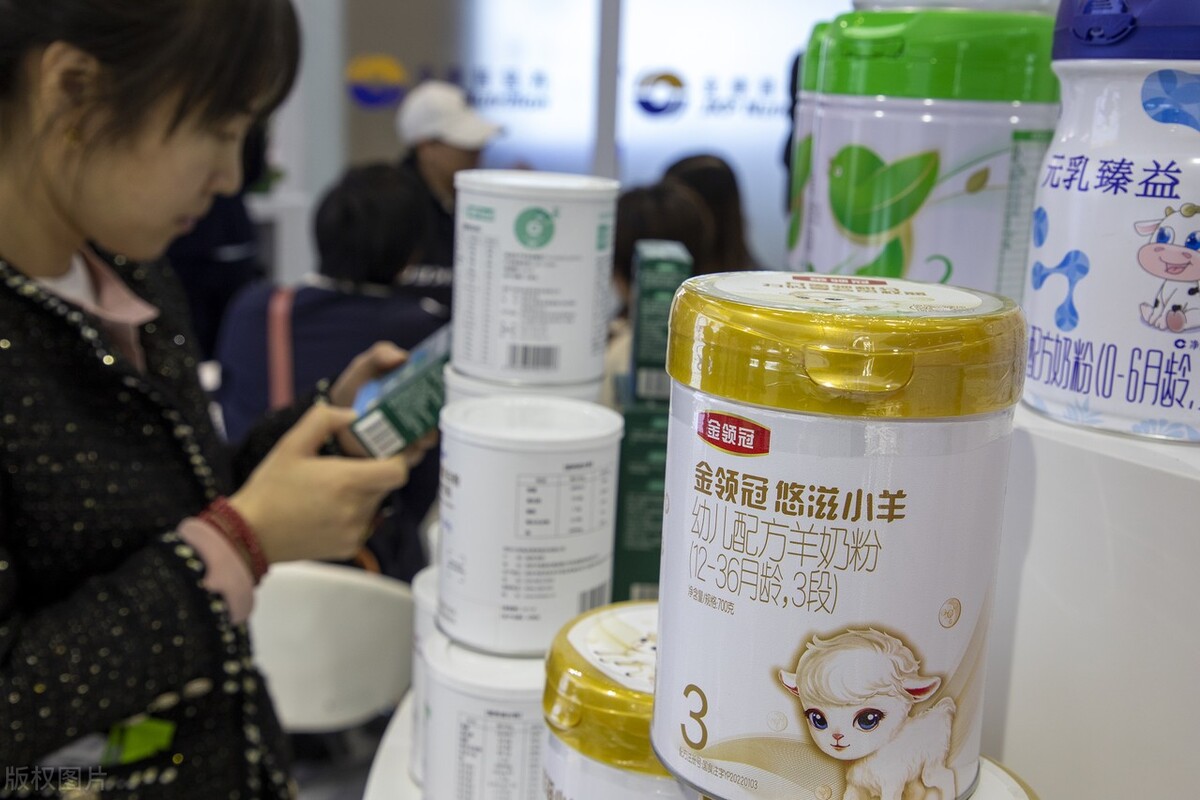 男子花1700买下70多奶粉,男子花1700元买到70万元奶粉后续