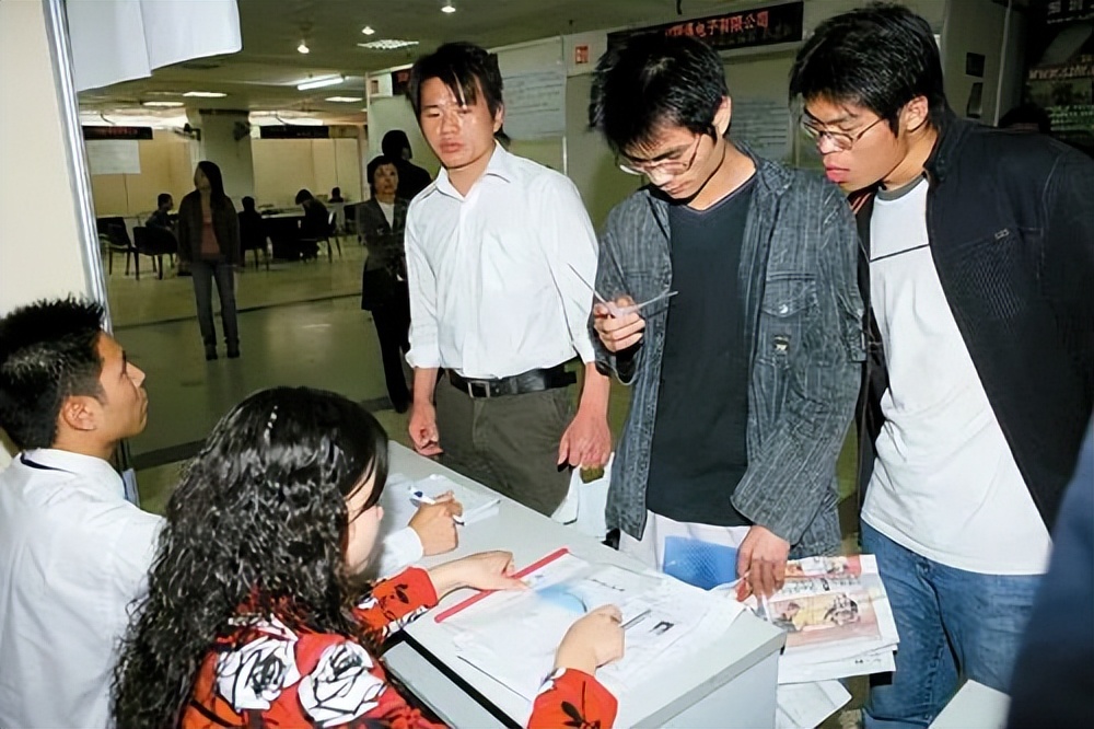 不管英雄草莽，都去过深圳人才大市场