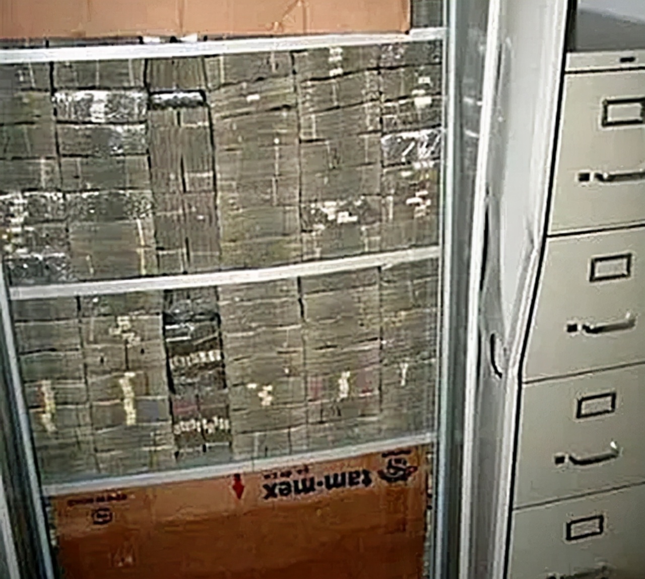 上海小伙成墨西哥毒枭,却未向中国贩毒,密室中成捆美钞垒成高台