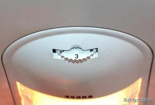 冰箱总是结冰用吹风机就能搞定,冰箱除冰快速解决方法