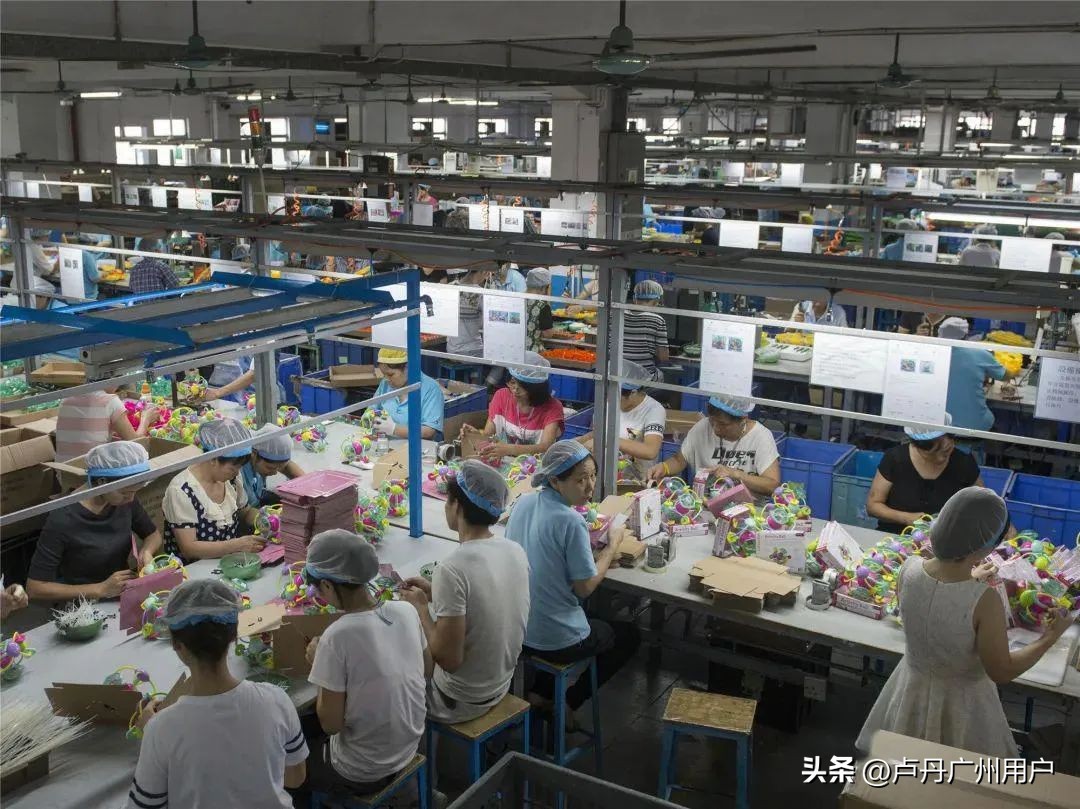 20年拍下150万张“东莞女工”在国外爆火：中国制造，不可思议！