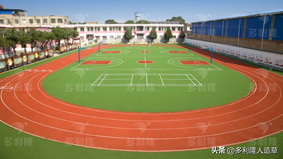 打篮球踢学校场子,打篮球踢馆体校