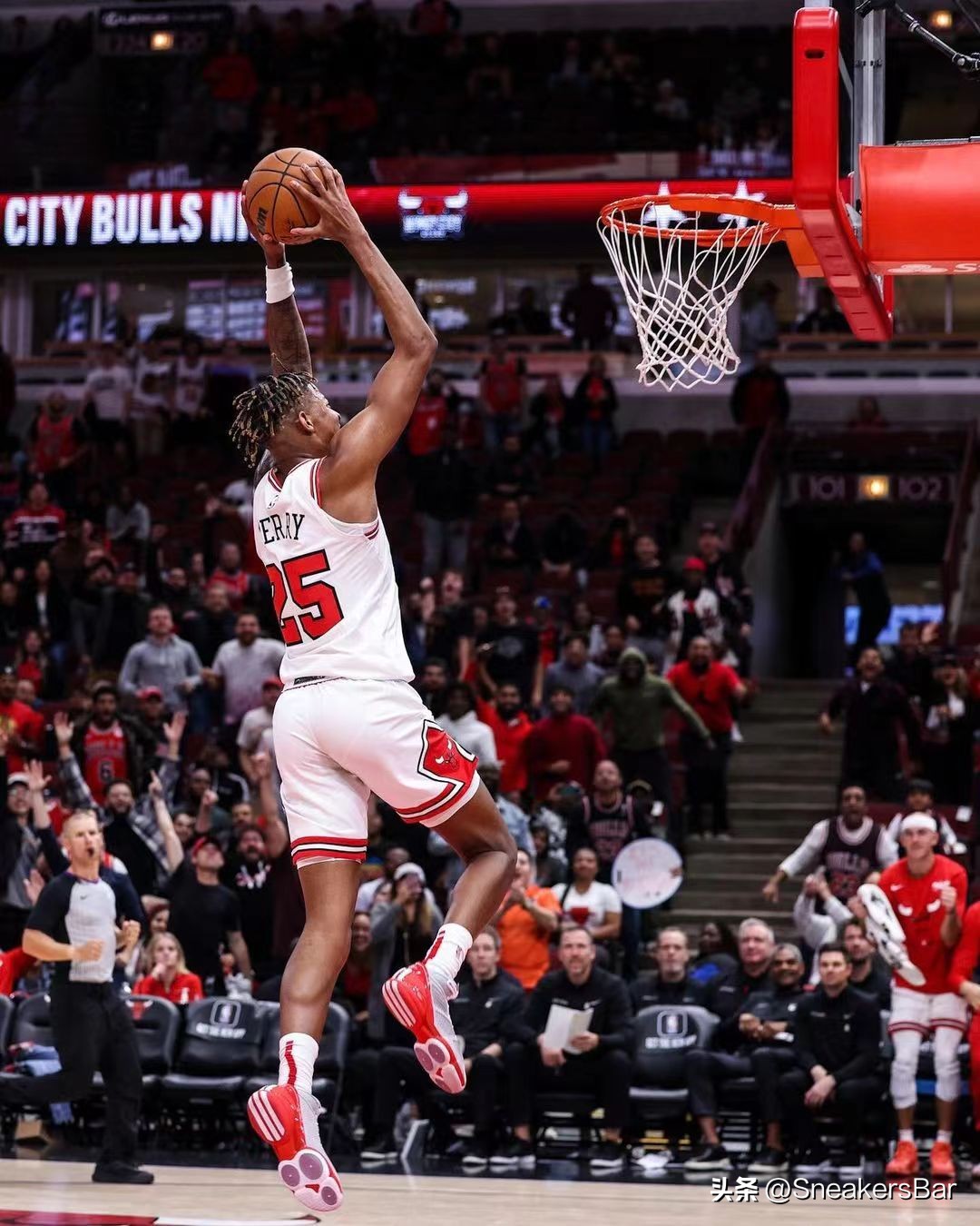 nba球星上脚的国产球鞋,nba球星球鞋每日上脚adidas