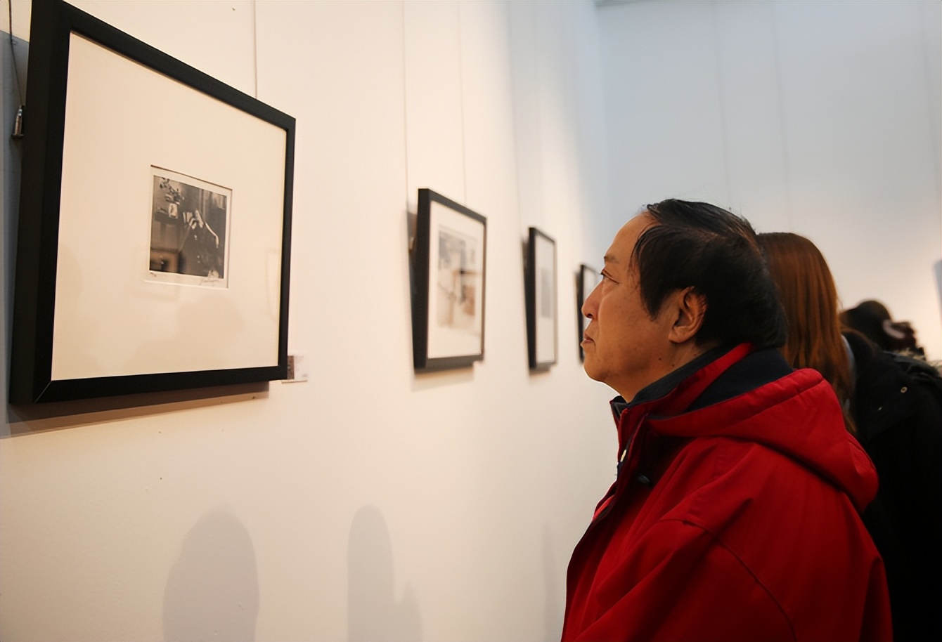 牛群辞官现场,牛群卸任县长后和冯巩合作过没有