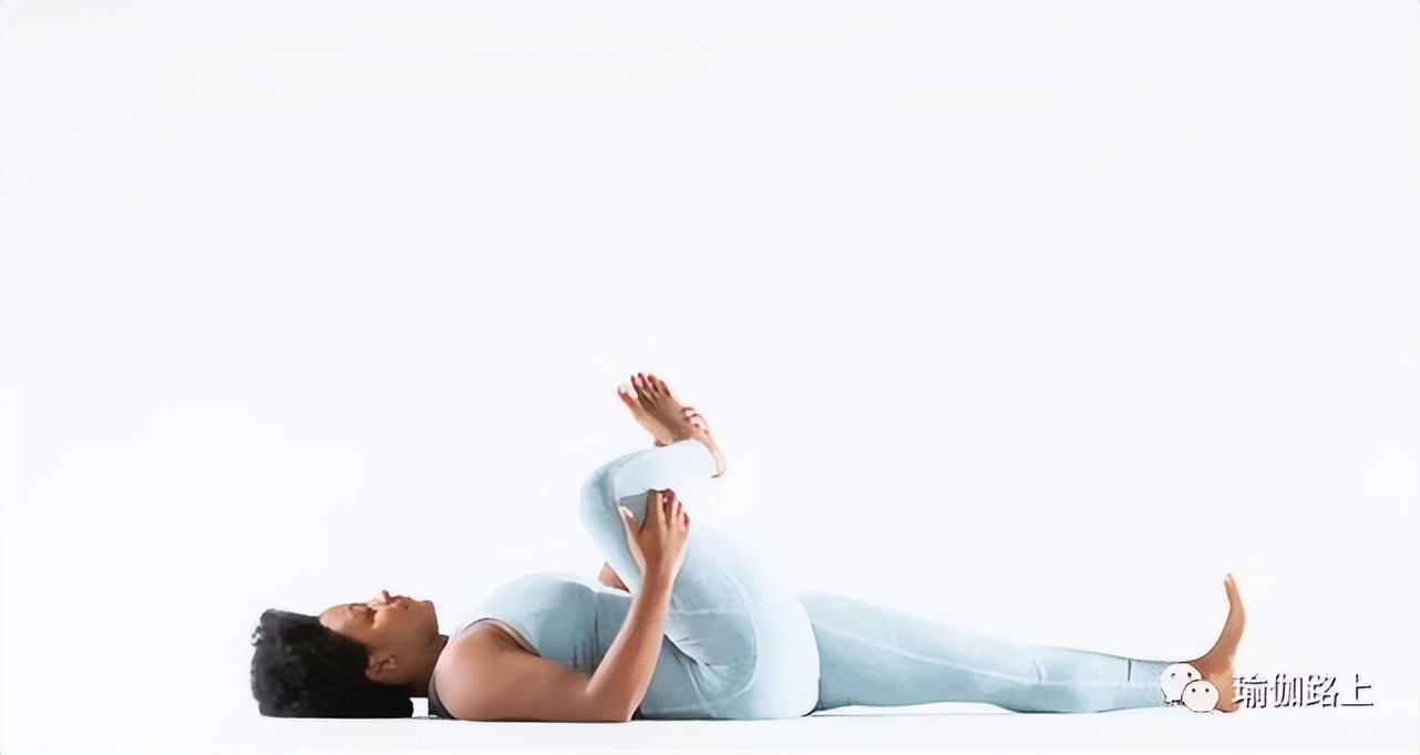 髋关节一边松一边紧怎么练习瑜伽,髋太紧怎么改善