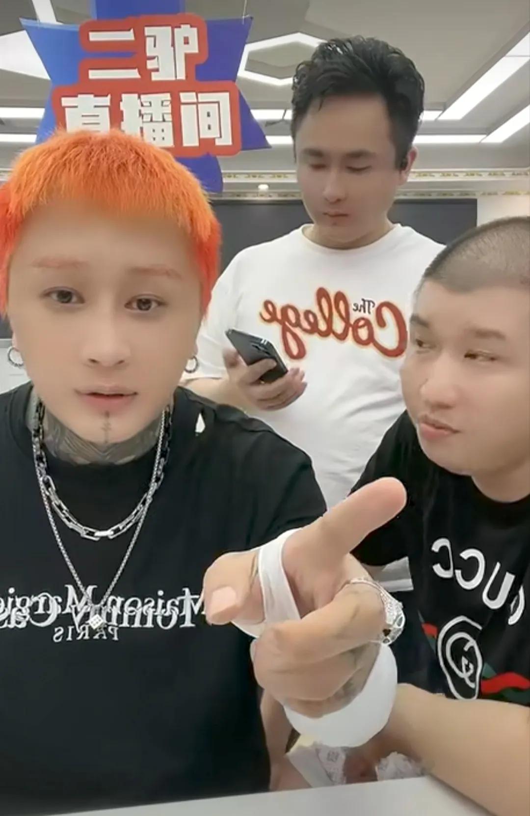 散打哥直播被砸东西完整版,散打哥被二驴签约了吗