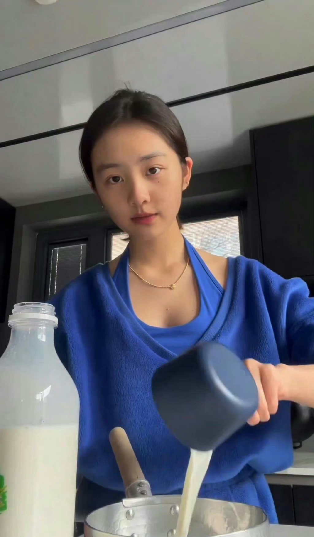 黄多多从小染头发,针对黄多多染头发的看法