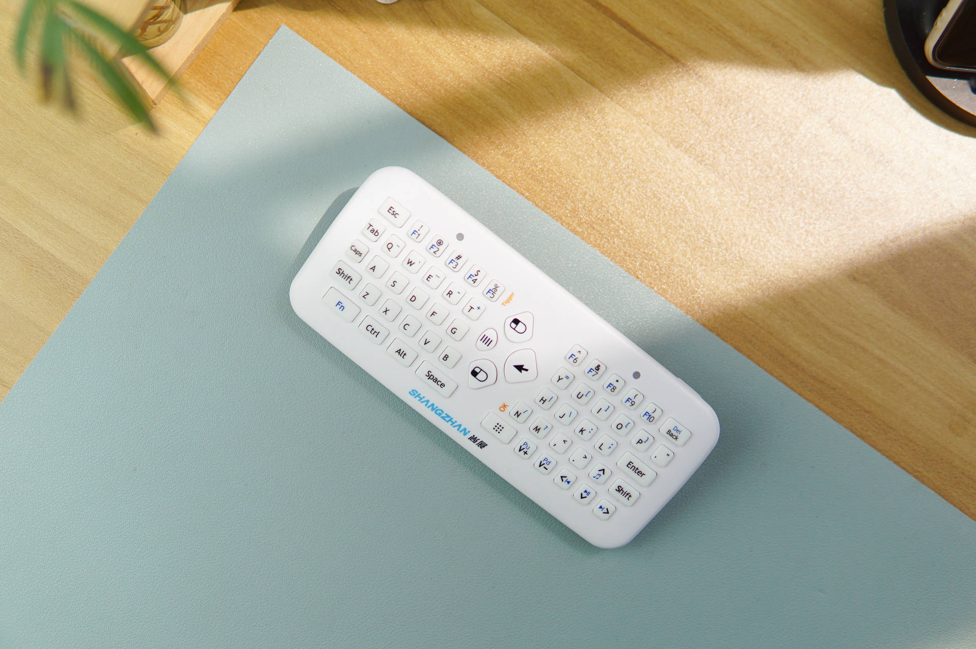 电脑多功能投影键盘,空中键鼠控制电脑电视