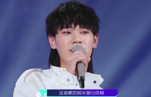 萨顶顶被网红怼到哭,网红点评专业歌手萨顶顶