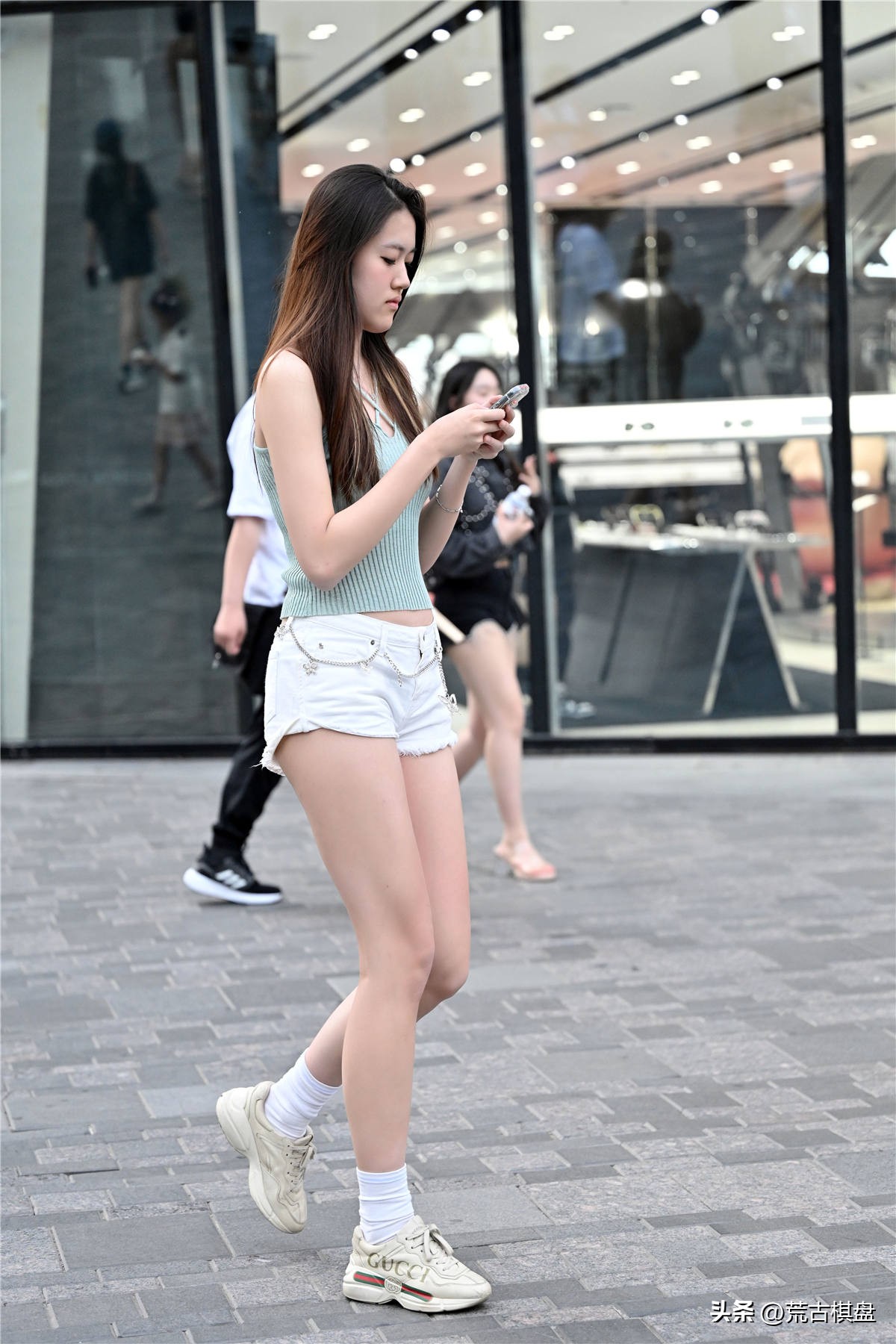 短裤的各种穿搭夏,夏日短裤穿搭的尽头是极简