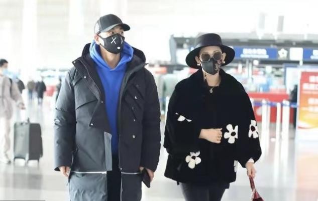 璧垫枃鍗撹韩绌胯繍鍔ㄨ韬墜鐭仴,璧垫枃鍗撶┛瑗胯鍑哄満