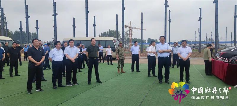 主要领导实地考察项目建设,县委书记带队观摩项目建设