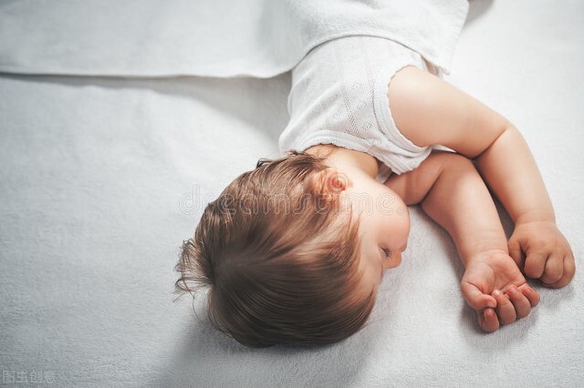 宝宝头型怎么睡才完美,担心宝宝头型丑做到这四点就好了