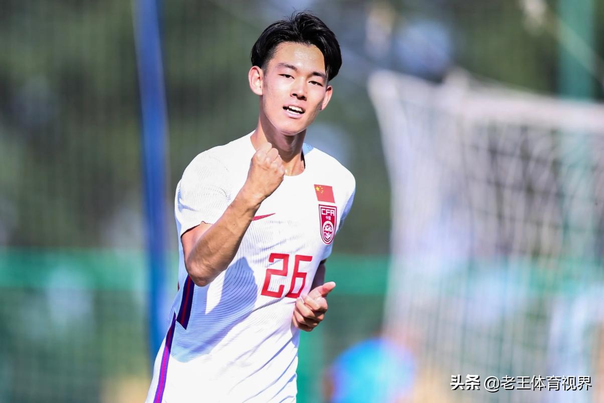 4位女足留洋球员站稳脚跟，男足收获武磊接班人和国产克鲁伊夫？