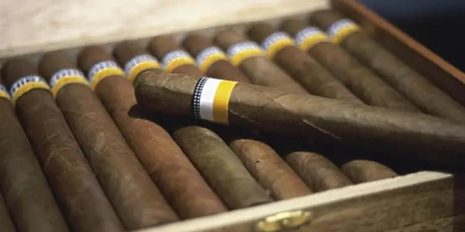 毛主席与香烟:烟瘾很大,晚年独爱贺龙推荐的“132”雪茄烟