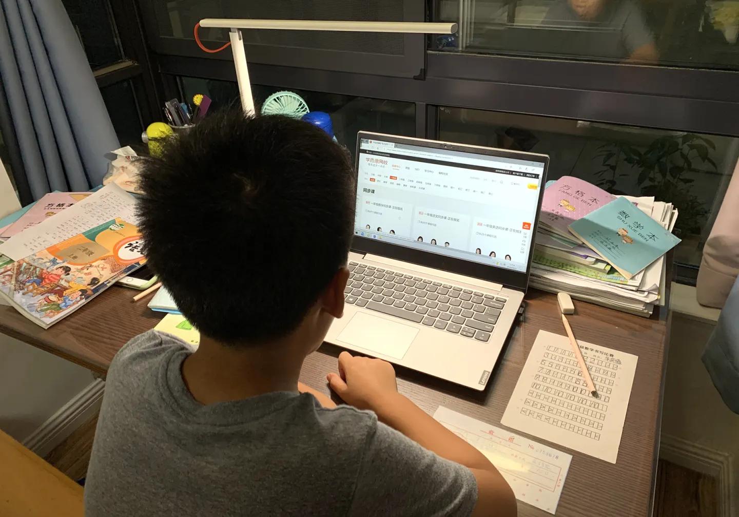 孩子乐于“躺平”，学习一点不努力：我做了3件事，成功改变了他