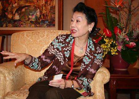 1987年*小平邓**邀请马拉多纳来中国踢球，马拉多纳：没有三亿我不去