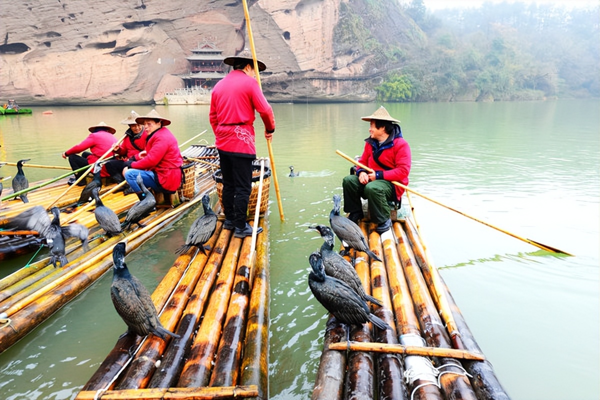问道龙虎山，观“天下三绝”，“道教第一山”碧水丹霞入画来