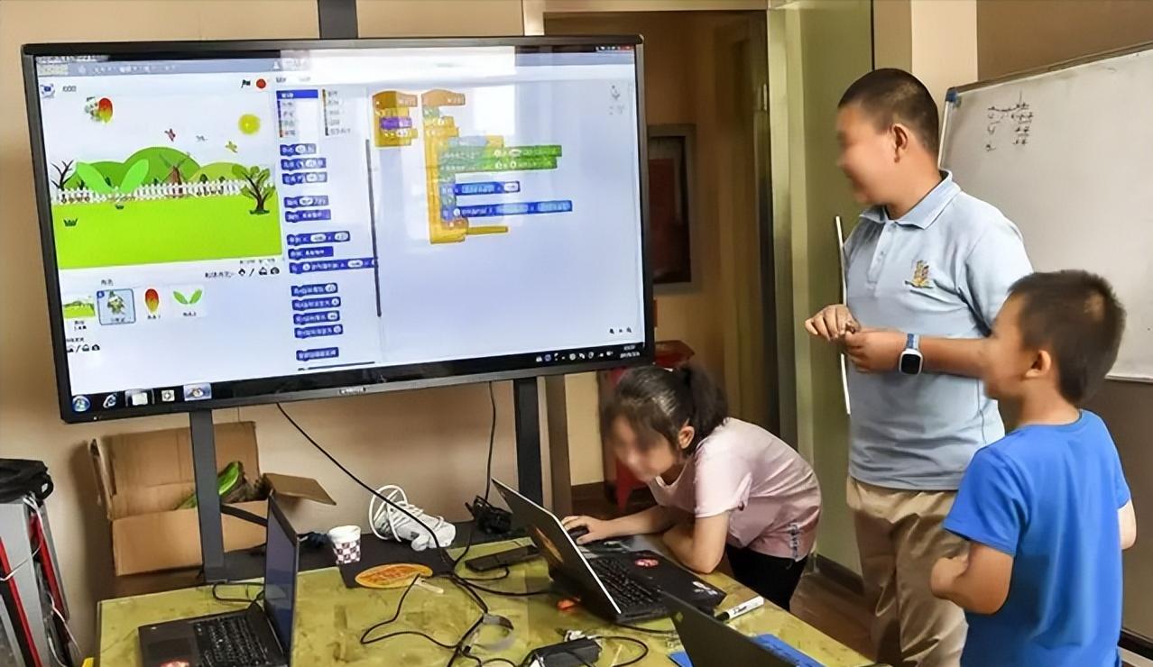 孩子三观正不正取决于父母的教育,三观不正的孩子该怎么教育