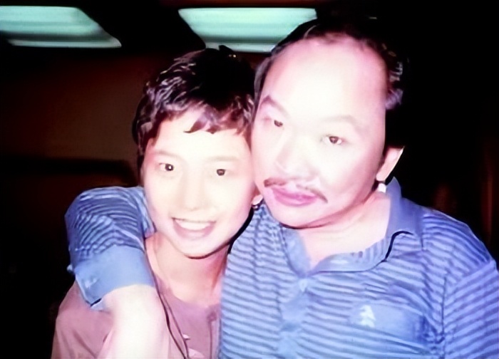 浪子古龙：是侠客也纵风流，爱酒，一生都离不开江湖、女人、酒