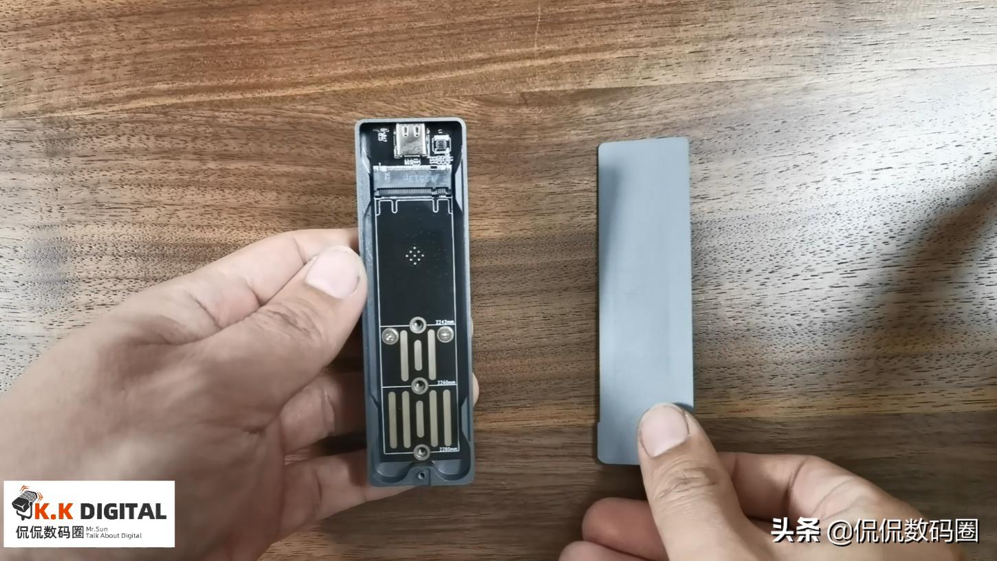 百元以下固态硬盘推荐,固态硬盘盒和成品固态哪个好