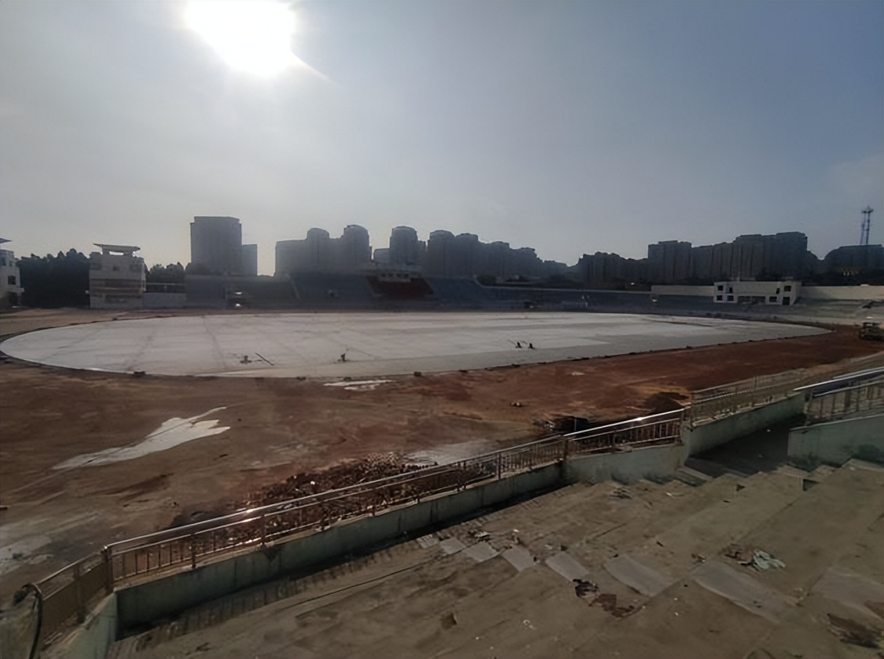 人造草坪对地面基础有什么要求,人造草坪的铺设