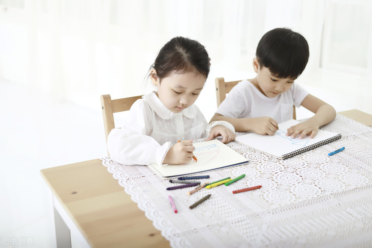 孩子羡慕同学零花钱多,孩子总是羡慕别人家有钱