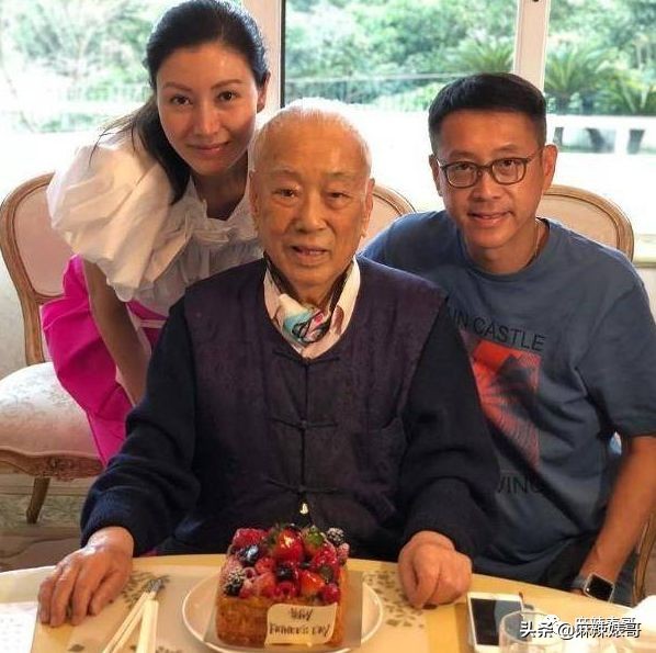 李嘉欣是否两次急救,李嘉欣突然住院急救