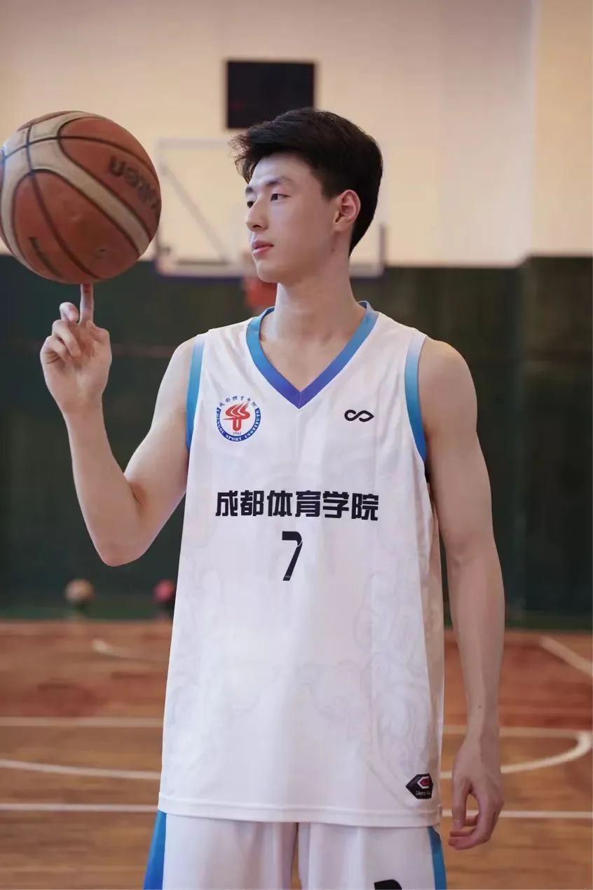 哪个大学专业校服最好看,大学专业古风校服