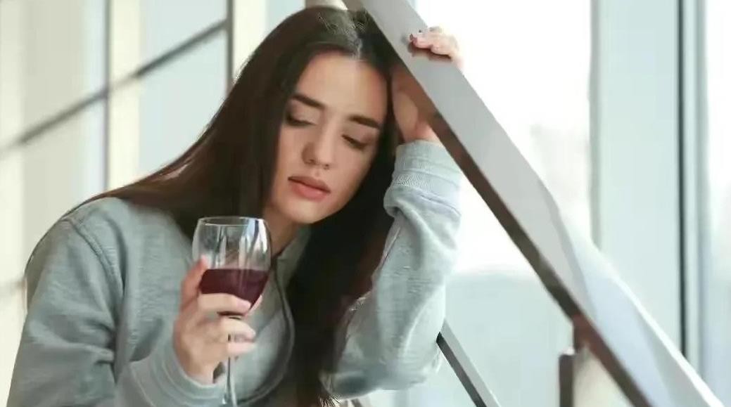 湖南喝酒不醉的女人刘静,湖南女子喝酒像喝水一样千杯不醉