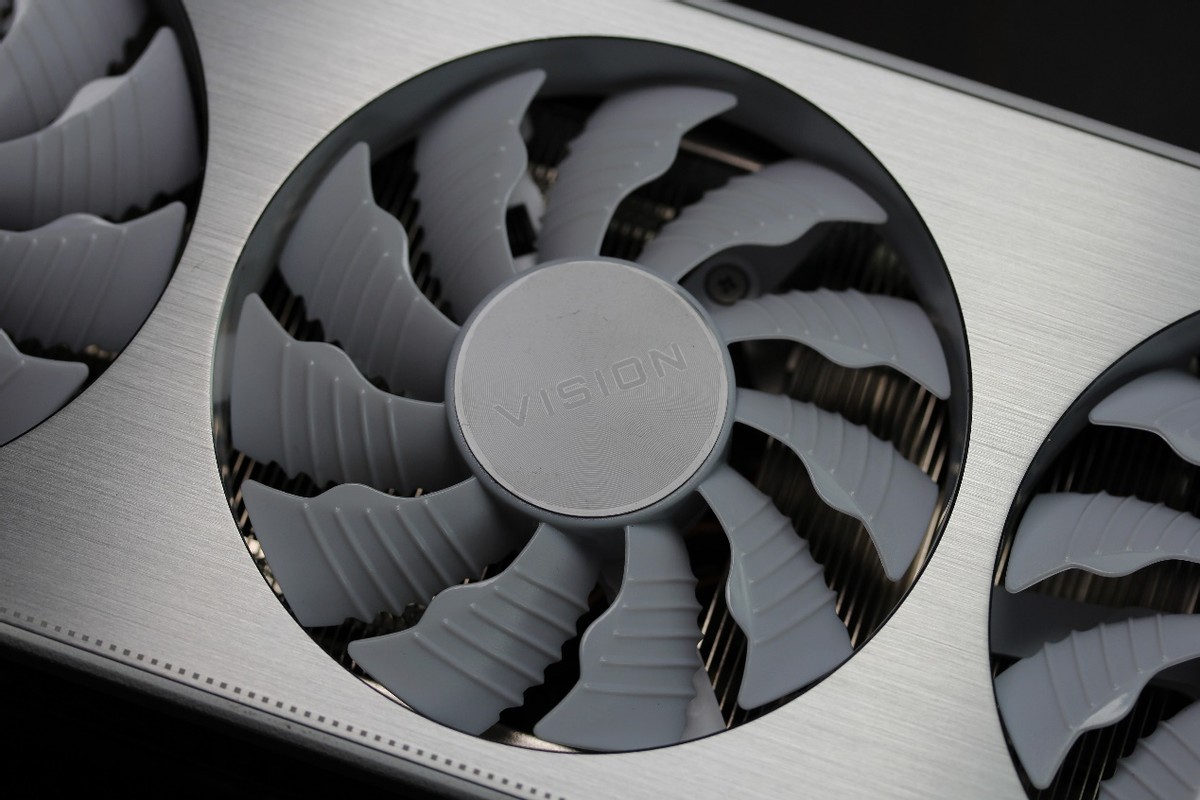 技嘉3070雪鹰显卡游戏测评,技嘉雪鹰3070ti装机视频