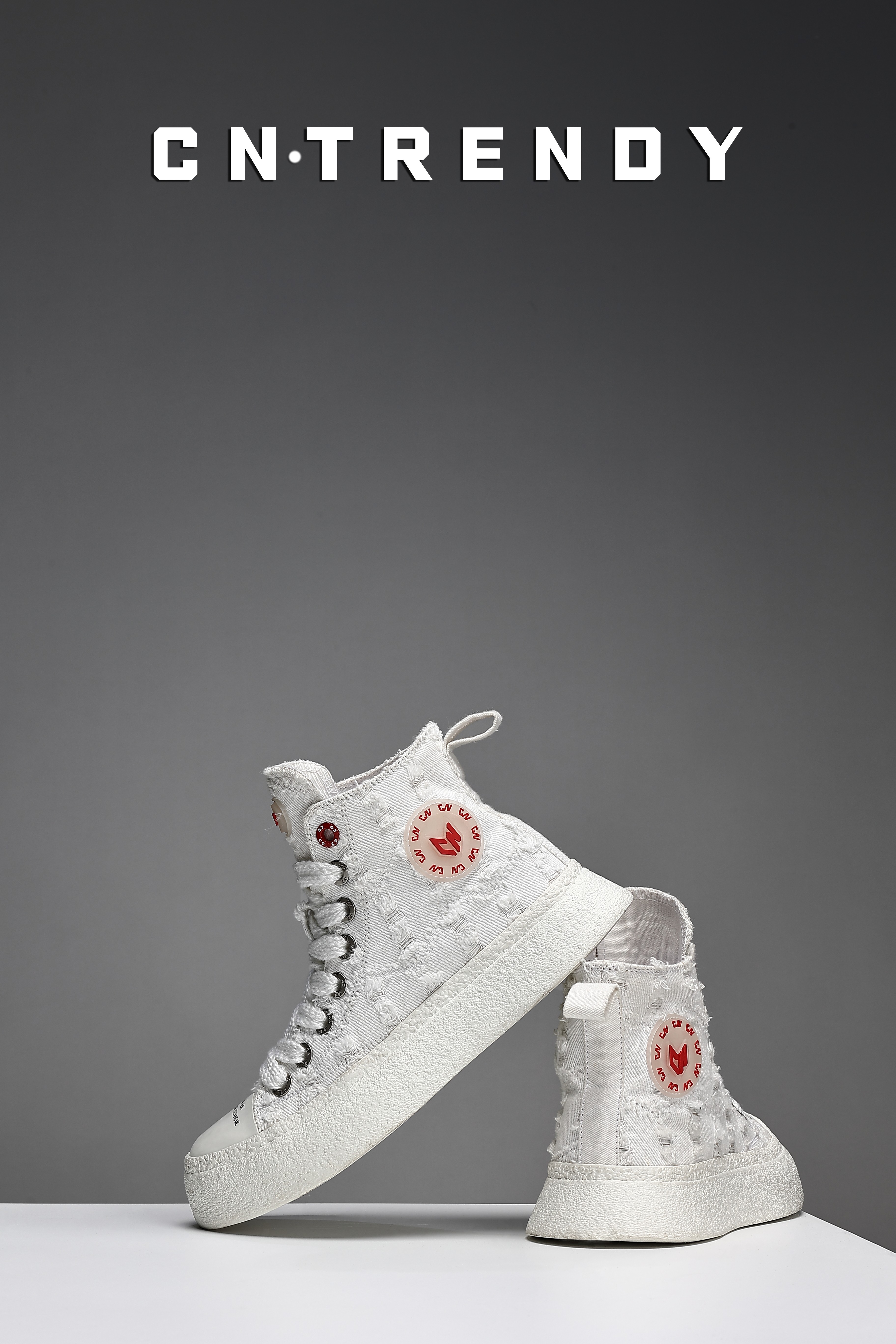 匡威和vans帆布鞋哪个品牌好穿,低帮板鞋选匡威还是vans