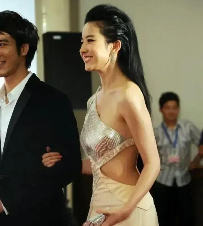 从刘亦菲“变性”，到郭麒麟“约炮”，让人看透了内娱“新*局骗**”