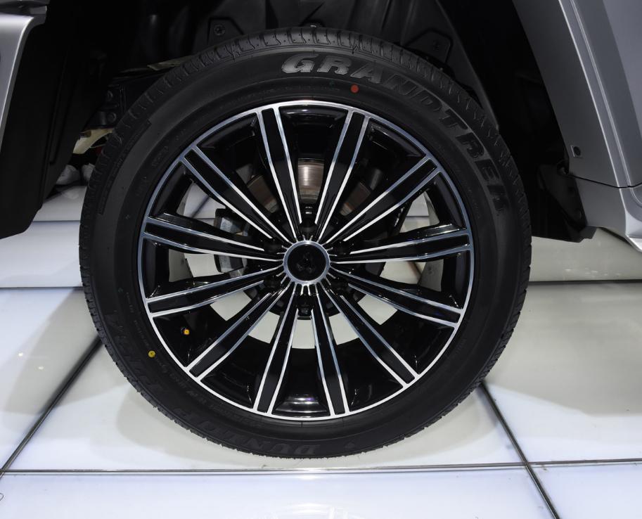 未上市就被抢空，车尾带“小书包”内饰科幻，带你看赛博坦克300