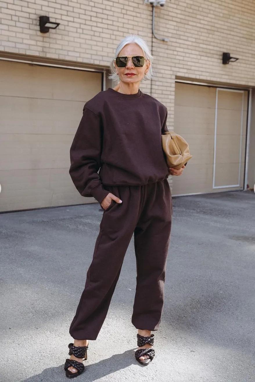 粉红卫衣穿搭女春秋套装,粉色连帽卫衣套装内搭