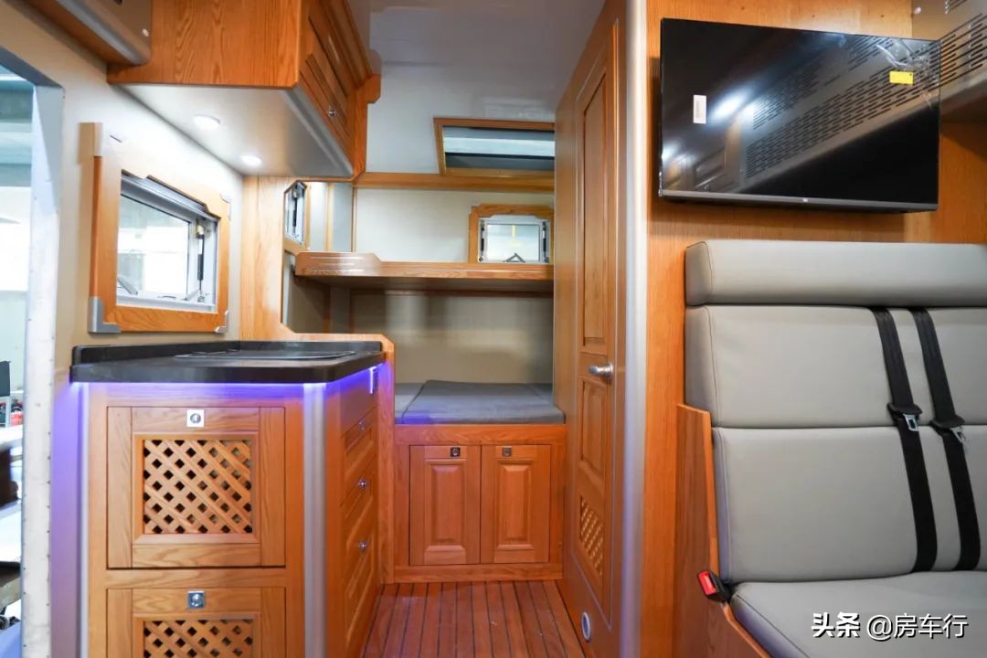 蓝牌五座德国曼重卡房车,b级越野豪华房车大全100万以上