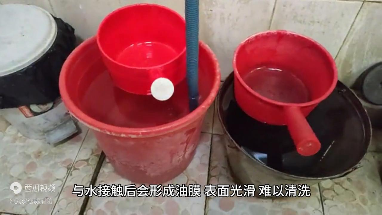 白衣服沾红油怎么办,红油弄衣服上怎么洗