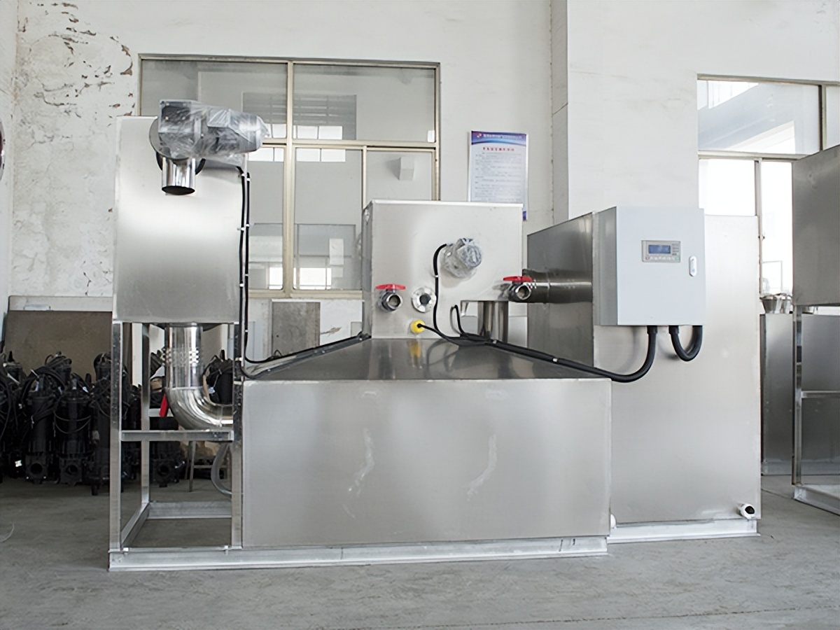 餐饮厨房隔油池设在什么位置,餐饮厨房隔油池构造