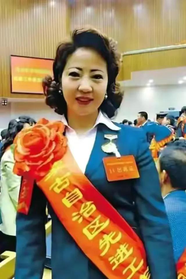 价值3万的耳钉,3万多的耳钉