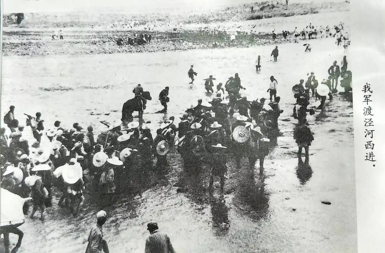 第4军遭马家军包围，炮兵急中生智：炮轰穿蓝毛衣的人！果然脱险