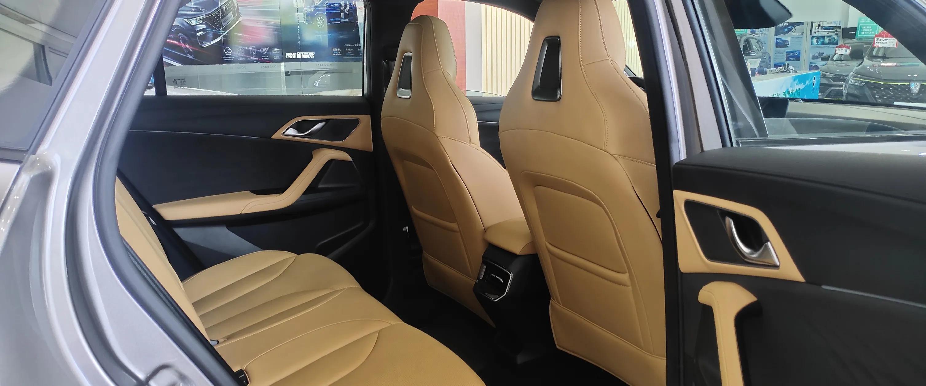 第三代荣威rx5送什么东西 (买荣威rx5 第三代会送什么)