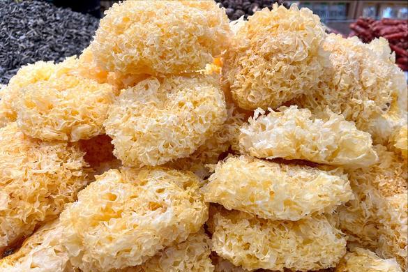 买银耳怎么区分是脆的还是软的,银耳如何挑选和鉴别