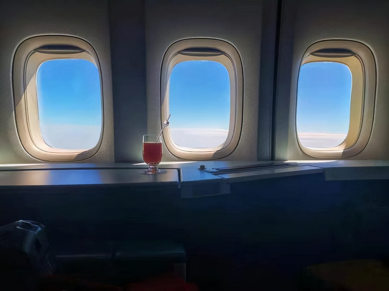 九元航空事故原因,飞机出现事故紧急迫降成功