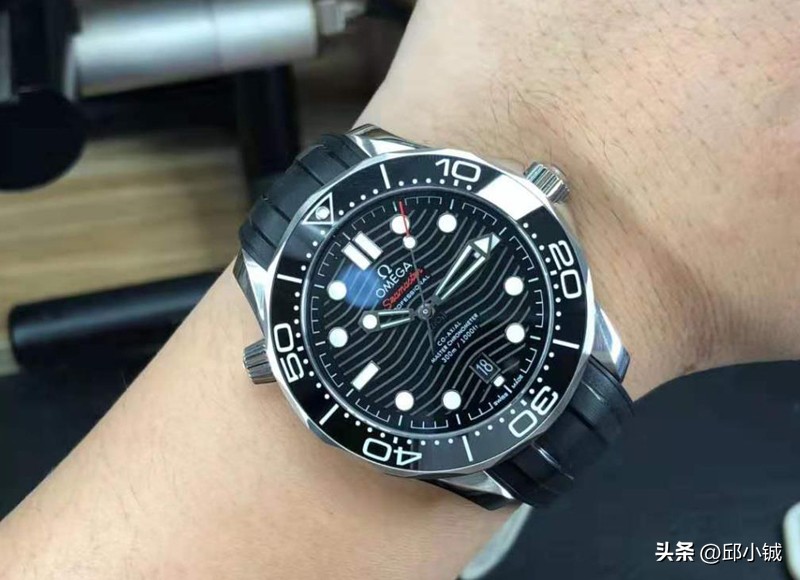 每月钟表质量报告丨2022年第7期，刚买3天的蓝气球表镜竟开裂了？