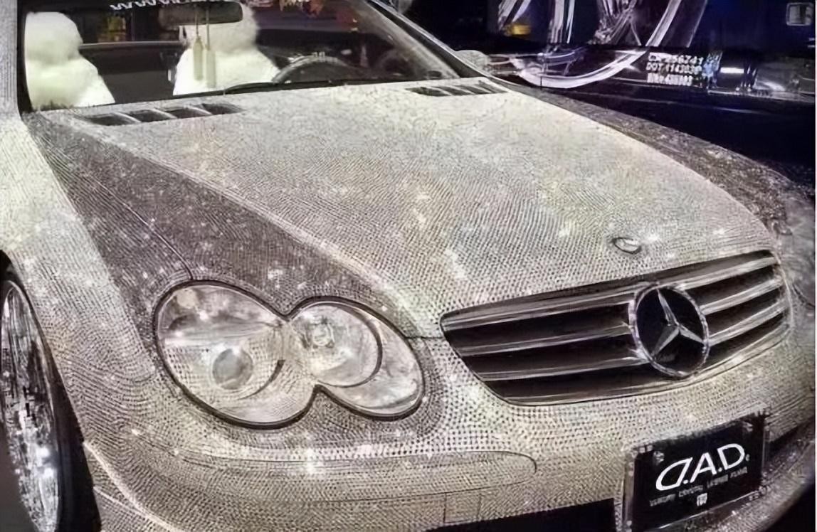 印度首富妻子嫁女儿花7亿,印度首富的老婆有多奢侈